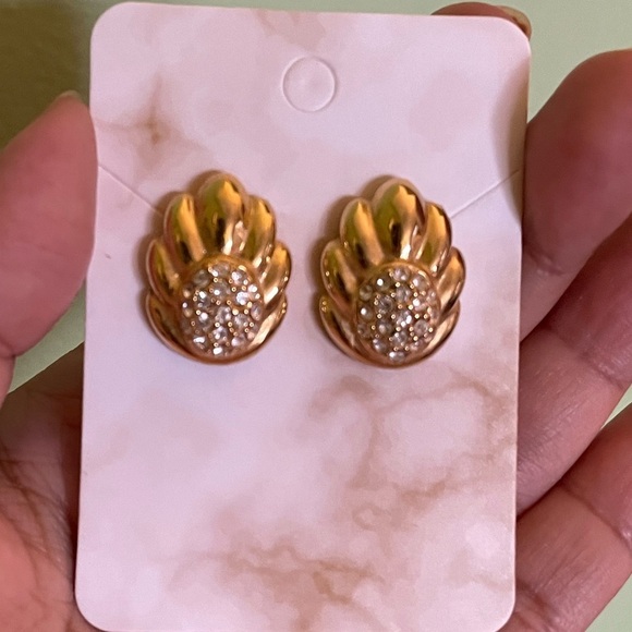 Gold brooch and earrings bundle - Picture 5 of 13